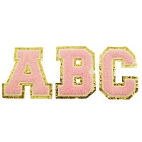 opstrijk letter M badstof roze met gouden rand 8 x 8 cm