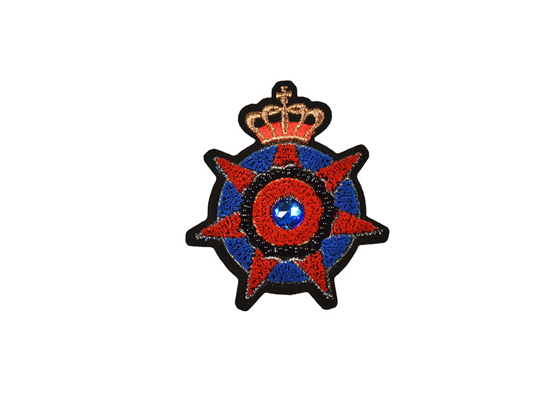 applicatie fluweel embleem rood blauw met gouden kroon