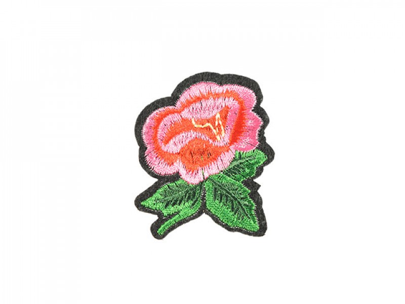 applicatie geborduurde fuchsia rode roos met groene bladeren