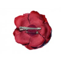 bloem corsage met organza bladeren donker rood zwart
