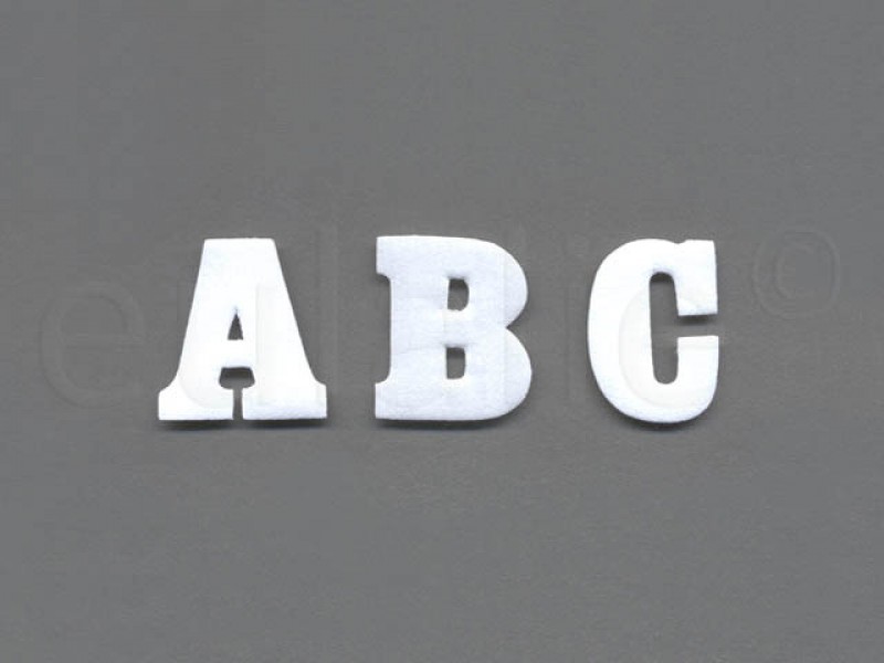 opstrijkbare letter wit klein