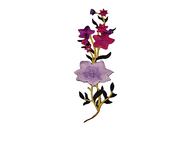 paarse en lila bloemen patch op een gouden tak