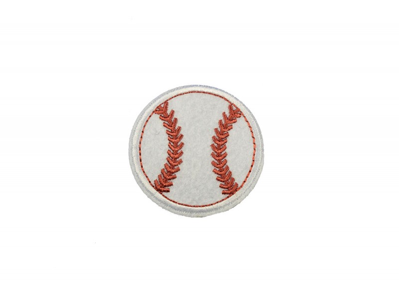softbal patch op vilt geborduurd