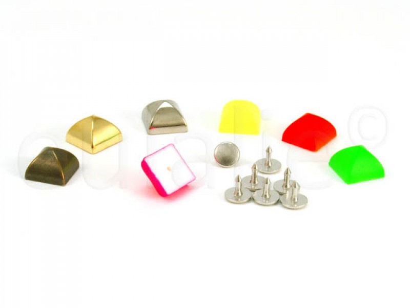 studs pyramide middel (10 stuks)